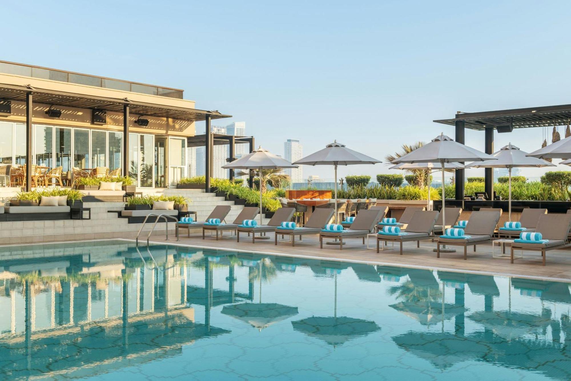 Grosvenor House, A Luxury Collection Hotel, Dubái Exterior foto The rooftop pool at the hotel